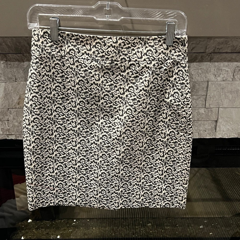 J. Crew Black and Beige Patterned Pencil Skirt size 4P